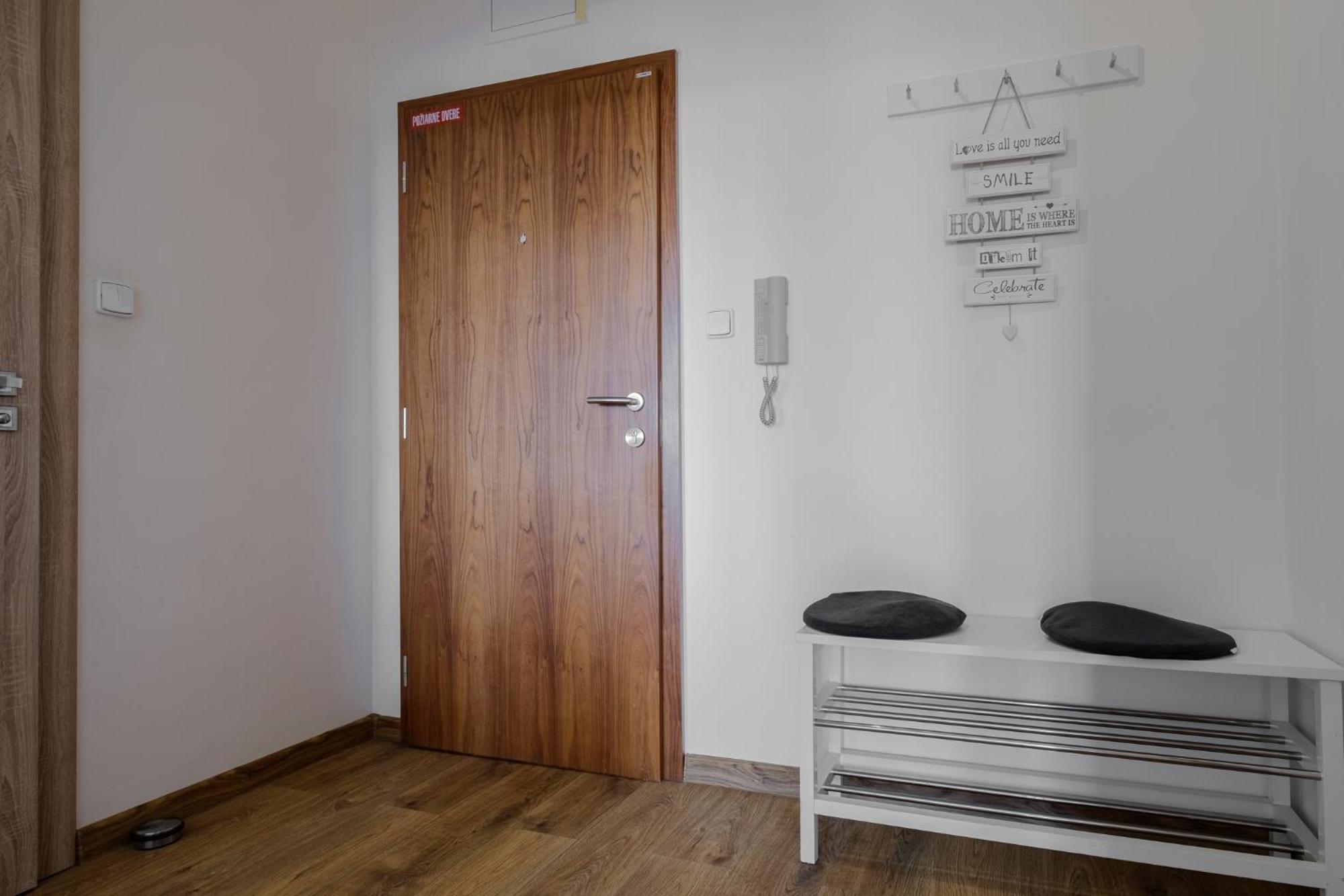 Relax & Luxury A4 Apartment Велька-Ломница Экстерьер фото